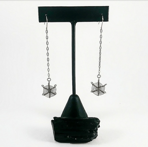 🕸 Spider Web Earring Collection 🕸 - Picture 4 of 7